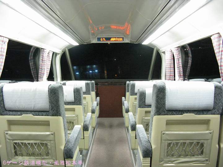 名古屋鉄道1000系ハイデッカー車の車内。2010年(平成22年)1月撮影。