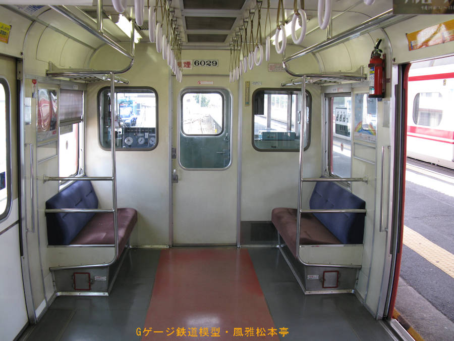 名古屋鉄道6000系の車内。2009年(平成21年)8月撮影。