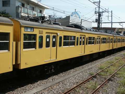 宿河原駅電留線に停車中の103系電車。2003年(平成15年)9月撮影。
