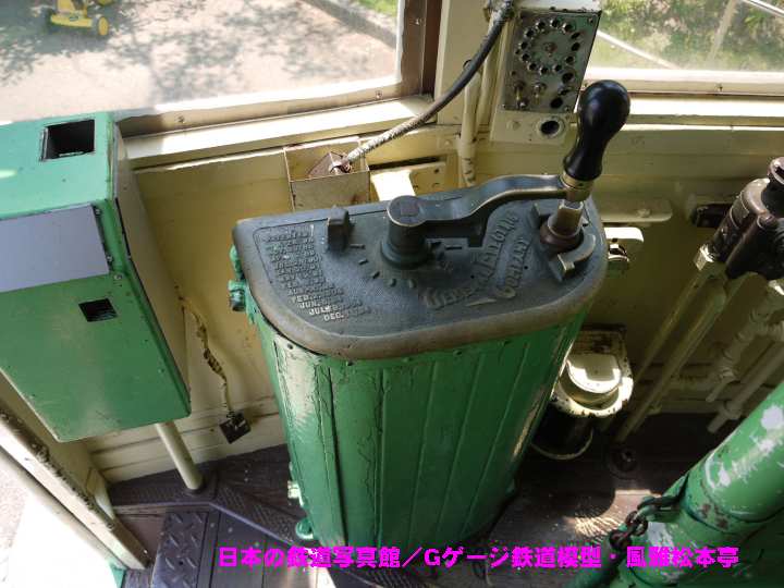 阪堺電気軌道モ205型モ217号の運転台。2010年(平成22年)6月、和歌山県立交通公園にて撮影。