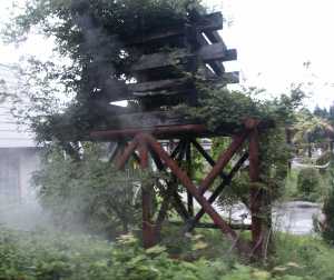 日光ウエスタン村鉄道の水タンク。2004年(平成16年)8月撮影。