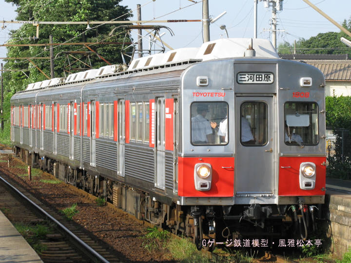 豊橋鉄道モ1808他三連。2009年(平成21年)8月、豊橋鉄道渥美線杉山(すぎやま：愛知県豊橋市)駅にて撮影。