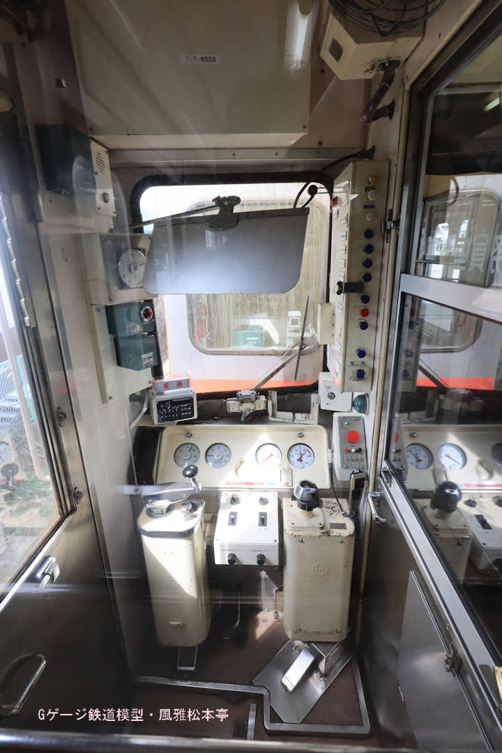 大井川鐡道7200系の運転台内部。2025年(令和7年)3月撮影。