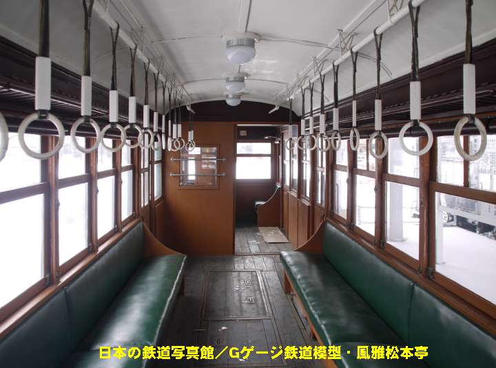 佐久鉄道キホハニ56の車内。2011年(平成23年)1月、佐久市立成知公園(長野県佐久市)にて撮影。