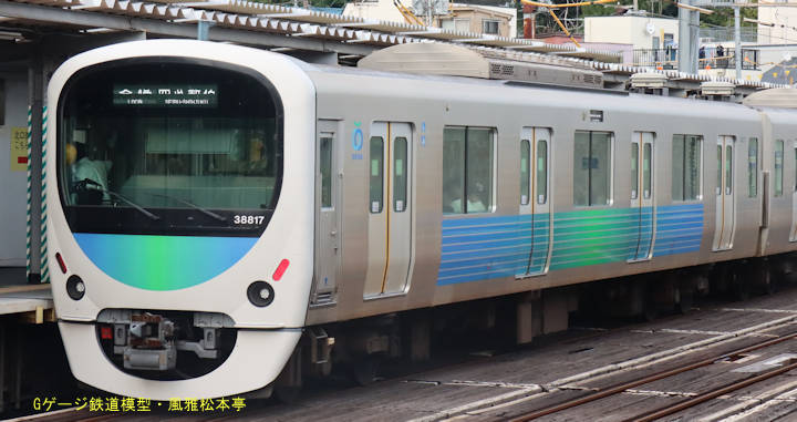 西武鉄道クハ38817。2024年(令和6年)7月、西武鉄道新宿線沼袋(ぬまぶくろ：東京都中野区)駅にて撮影。