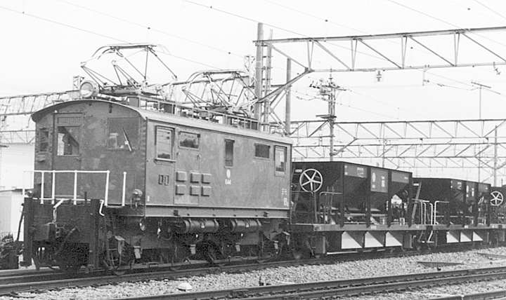 西武鉄道E44。1983年(昭和58年)4月、西武鉄道所沢(ところざわ：埼玉県所沢市)駅にて撮影。