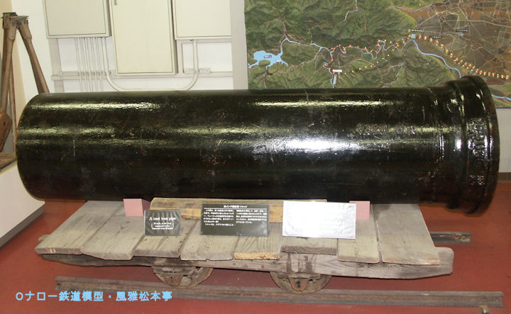 建設工事用のフラットカー？。2004年(平成16年)9月、横浜市水道技術資料館(神奈川県横浜市保土ヶ谷区)にて撮影。