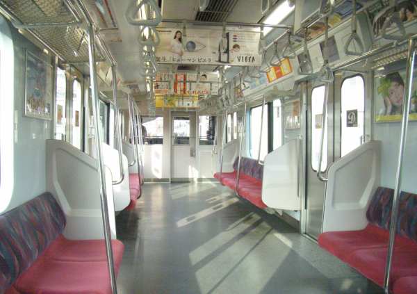 東京急行クハ5852の車内。2007年(平成19年)5月撮影。