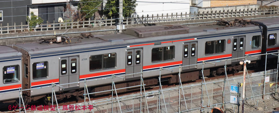 東京急行デハ3709の屋根上。2023年(令和5年)1月、東急目黒線奥沢(おくさわ：東京都世田谷区)電車区にて俯瞰撮影。