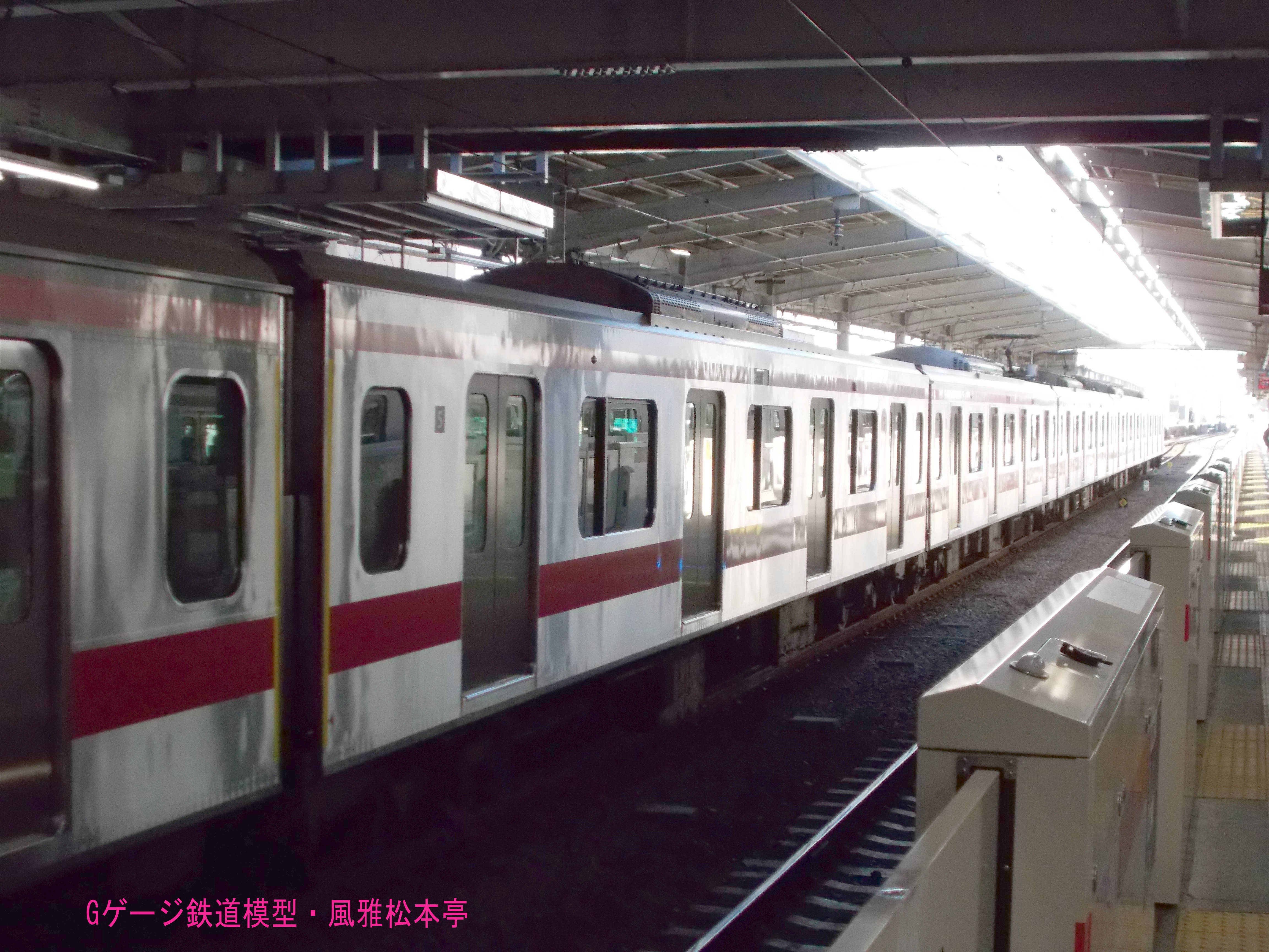 東京急行サハ5576。2019年(平成31年)1月、東急東横線菊名(きくな：神奈川県横浜市港北区)駅にて撮影。