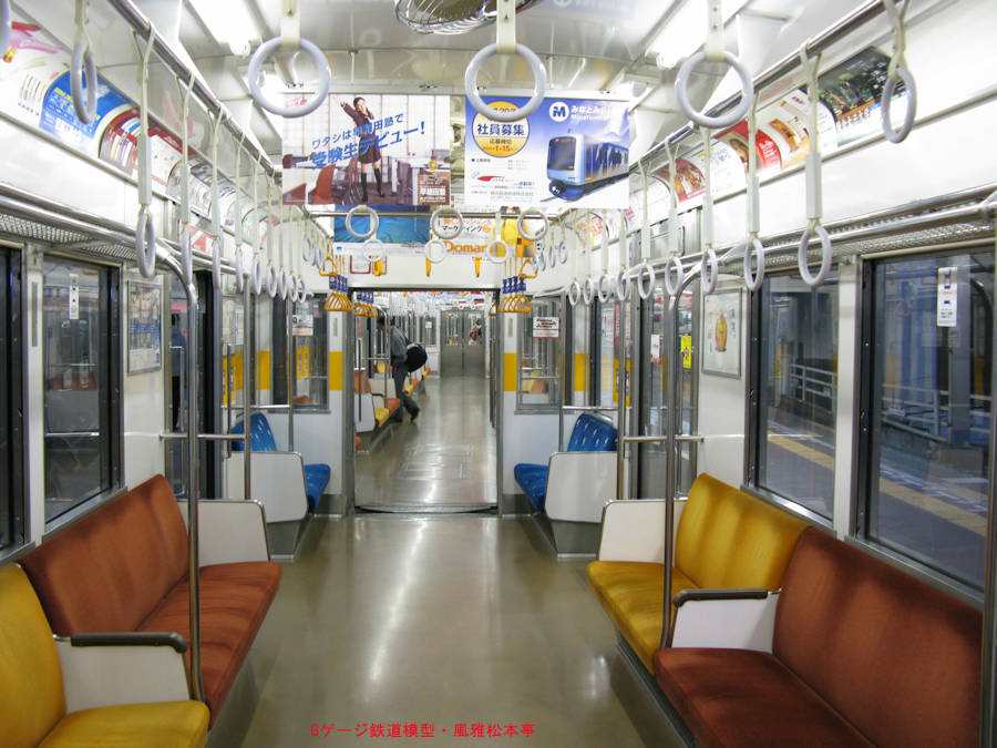 東京急行クハ8018の車内(連結面周辺)。2007年(平成19年)12月撮影。