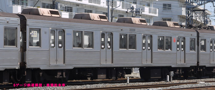 東京急行デハ8864。2013年(平成25年)4月、東武鉄道日光線東武動物公園(とうぶどうぶつこうえん：埼玉県南埼玉郡宮代町)駅にて撮影。