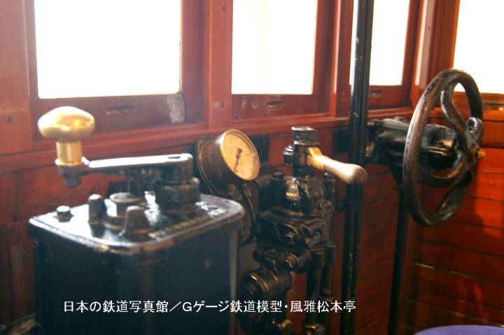 東武鉄道デハ1型デハ5号の運転台周辺。2008年(平成20年)5月、東武博物館(とうぶはくぶつかん：東京都墨田区)にて撮影。この写真は愚息が撮影してくれました。