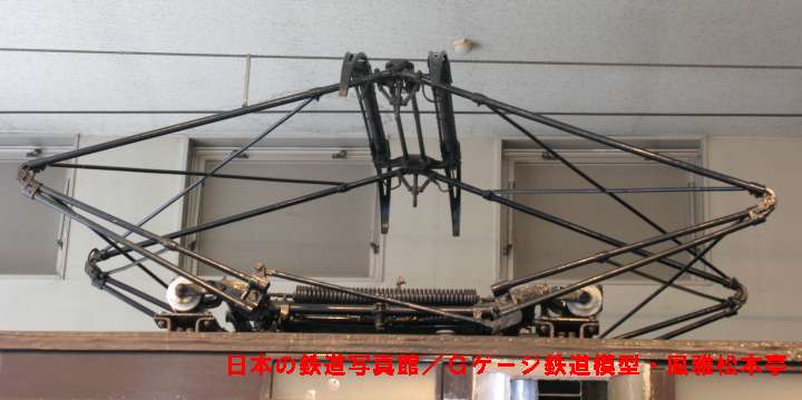 東武鉄道デハ1型デハ5号のパンタグラフ周辺。2008年(平成20年)9月、東武博物館(とうぶはくぶつかん：東京都墨田区)にて撮影。この写真は愚息が撮影してくれました。