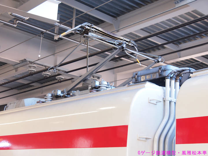 東武鉄道200系のパンタグラフ周辺。2011年(平成23年)1月、東武鉄道伊勢崎線館林(たてばやし：群馬県館林市)駅にて撮影。