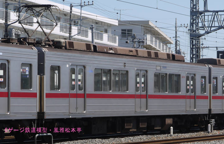 東武鉄道モハ22802。2013年(平成25年)4月、東武鉄道伊勢崎線東武動物公園(とうぶどうぶつこうえん：埼玉県南埼玉郡宮代町)駅付近にて撮影。