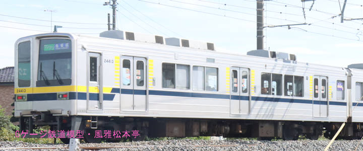 東武鉄道クハ24413。2024年(令和6年)9月、東武鉄道日光線栗橋(くりはし：埼玉県久喜市)駅＝南栗橋(みなみくりはし：埼玉県久喜市)駅間にて撮影。