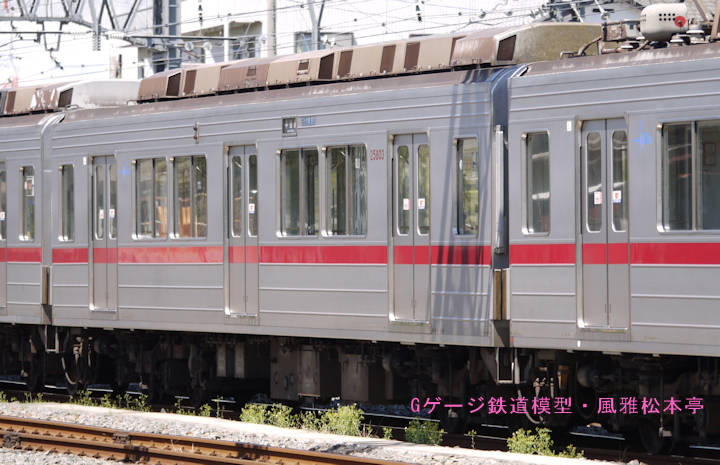 東武鉄道モハ25803。2013年(平成25年)4月、東武鉄道伊勢崎線東武動物公園(とうぶどうぶつこうえん：埼玉県南埼玉郡宮代町)駅付近にて撮影。