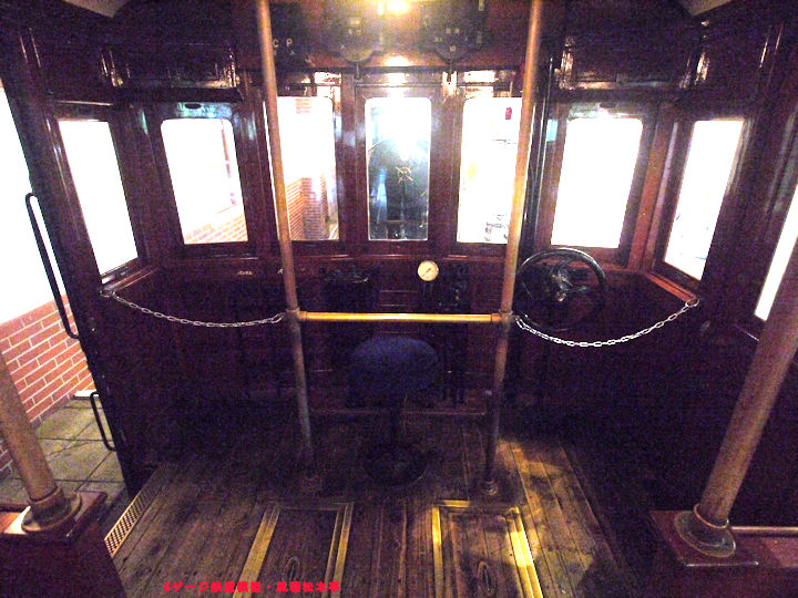 東武鉄道デハ1型デハ五号の運転台周辺。2012年(平成24年)6月、東武博物館(とうぶはくぶつかん:東京都墨田区)にて撮影。