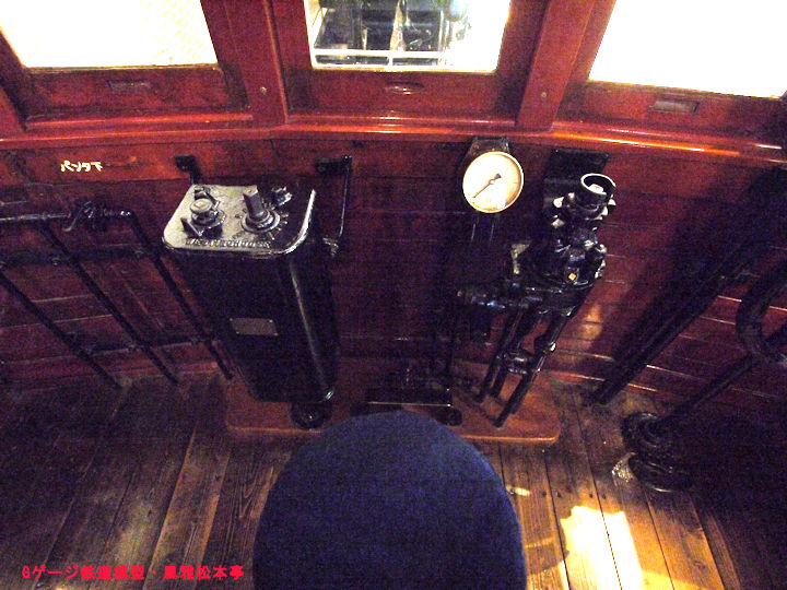 東武鉄道デハ1型デハ五号の運転台周辺。2012年(平成24年)6月、東武博物館(とうぶはくぶつかん:東京都墨田区)にて撮影。