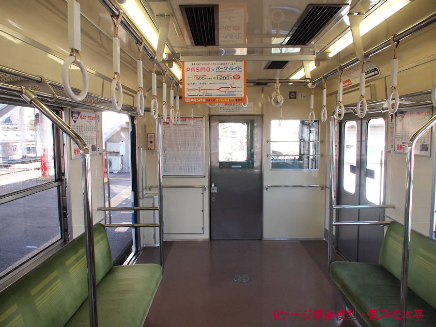 東武鉄道モハ803-3の車内。2011年(平成23年)1月撮影。