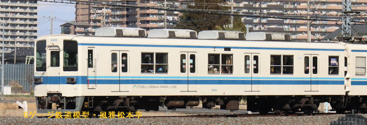 東武鉄道クハ8492。2025年(令和7年)1月、東武鉄道野田線岩槻(いわつき：埼玉県さいたま市岩槻区)駅＝七里(ななさと：埼玉県さいたま市見沼区)駅間にて撮影。