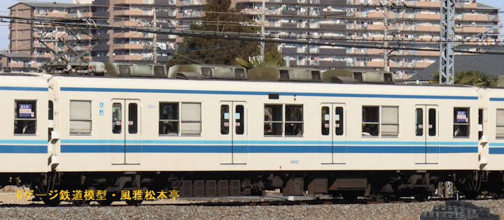 東武鉄道モハ8892。2025年(令和7年)1月、東武鉄道野田線岩槻(いわつき：埼玉県さいたま市岩槻区)駅＝七里(ななさと：埼玉県さいたま市見沼区)駅間にて撮影。