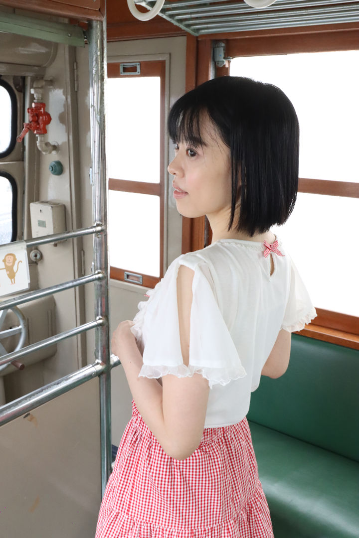森口こころさん、東武博物館に展示されている日光軌道線モハ203の車内にて。2012年(平成24年)6月、東武博物館(とうぶはくぶつかん：東京都墨田区東向島四丁目28-16)にて撮影。