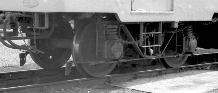 TS102台車。1983年(昭和58年)2月、東武鉄道熊谷線妻沼(めぬま：埼玉県大里郡妻沼町)駅にて撮影。
