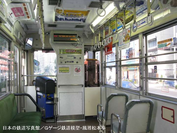 東京都交通局7000型の車内。2007年(平成19年)撮影。