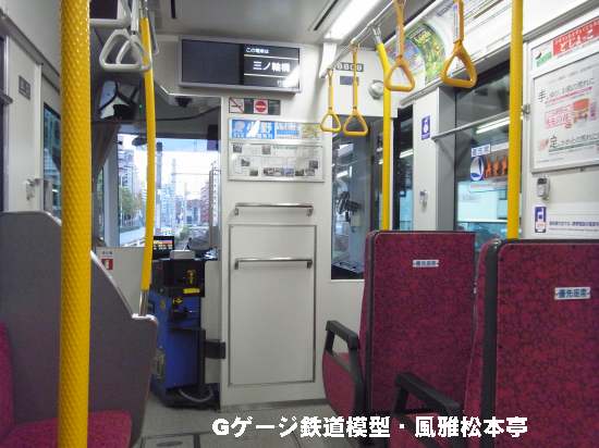 東京都交通局8800型の車内(8809号)。2011年(平成23年)12月撮影。