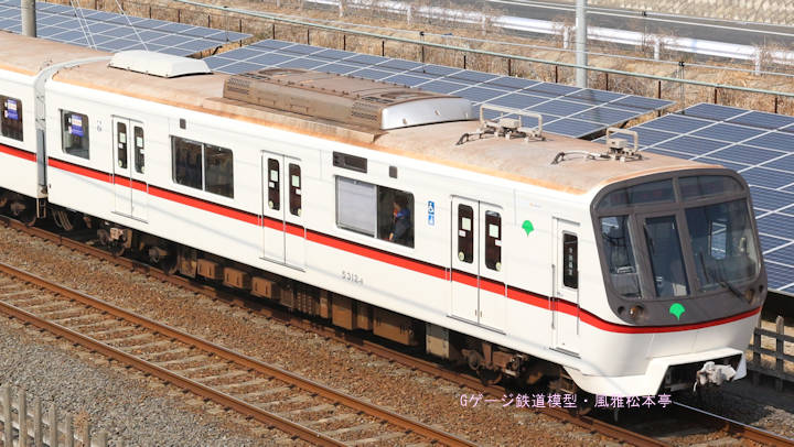 東京都交通局5312-8。2017年(平成29年)3月、北総鉄道千葉ニュータウン中央(ちばにゅーたうんちゅうおう：千葉県印西市)駅＝印西牧の原(いんざいまきのはら：千葉県印西市)駅間にて撮影。