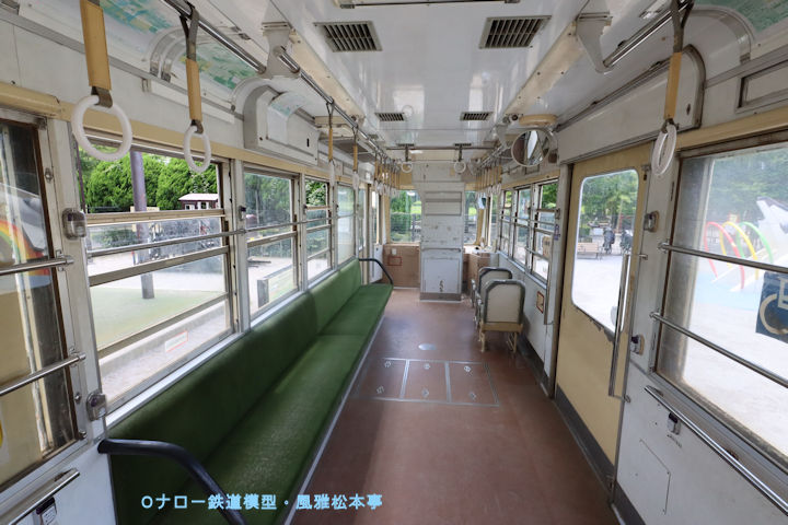 東京都交通局7008号の車内。2025年(令和7年)6月撮影。