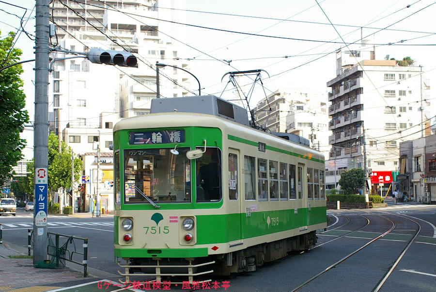 東京都交通局7515号。2007年(平成19年)8月、都電荒川線大塚駅前(おおつかえきまえ：東京都豊島区)電停付近にて撮影。