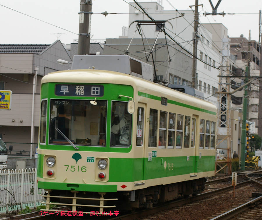 東京都交通局7516号。2007年(平成19年)1月、都電荒川線荒川車庫前(あらかわしゃこまえ：東京都荒川区)電停にて撮影。