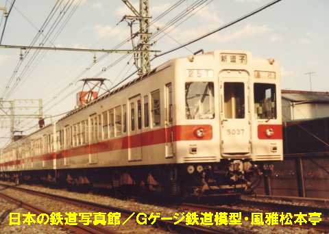 都営地下鉄5000型。1988年(昭和63年)1月、京浜蒲田駅(けいひんかまた：)付近にて撮影。