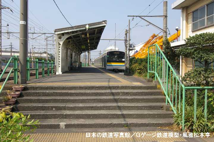 扇町駅に停車中の205系3連。2008年(平成20年)8月撮影。