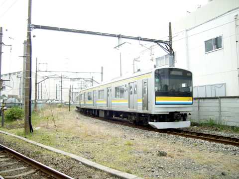 武蔵白石駅を通過中の大川行き電車。2005年(平成17年)4月撮影。