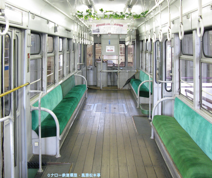 横浜市電1601号の車内。2008年(平成20年)8月、横浜市電保存館(旧滝頭車庫：神奈川県横浜市磯子区)にて撮影。