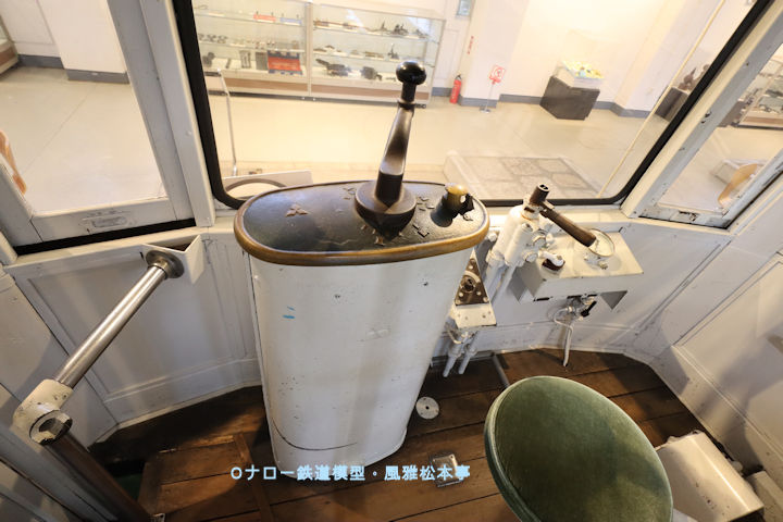 横浜市電1601号の運転台。2025年(令和7年)6月、横浜市電保存館にて撮影。