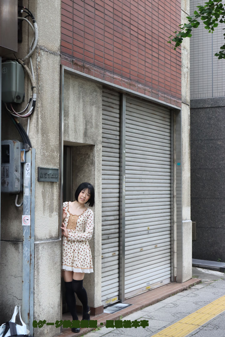 カワイモデルの最後の店舗(現在は閉店)。モデルの女性はアイドル歌手の森口こころさん。