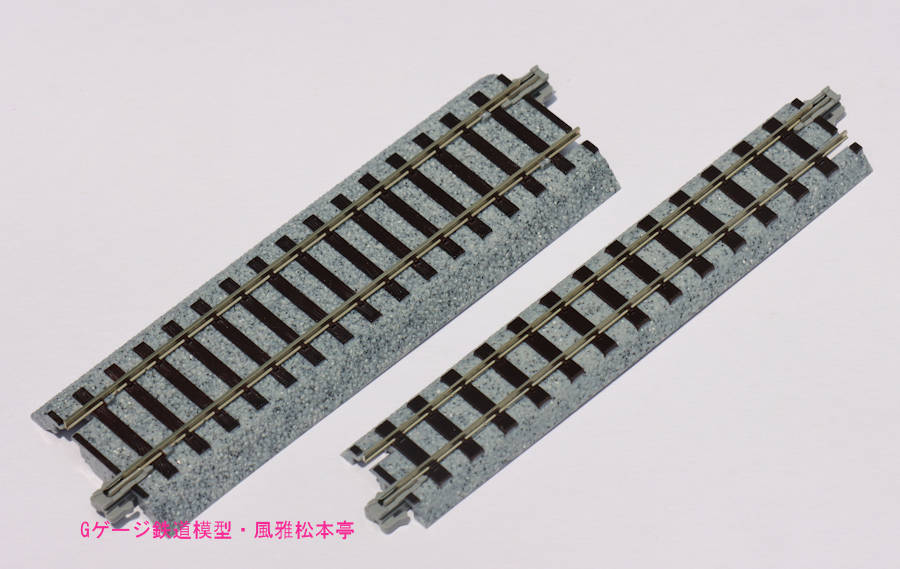 ナローゲージの線路(右・カトー製HOナロー用線路、左・カトー製HOゲージ用線路)。