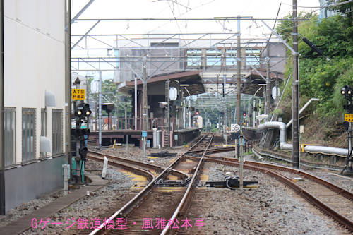 ターンアウトだけで構成されている駅の例、伊豆急行伊豆高原(いずこうげん：静岡県伊東市)。2021年(令和3年)6月撮影。