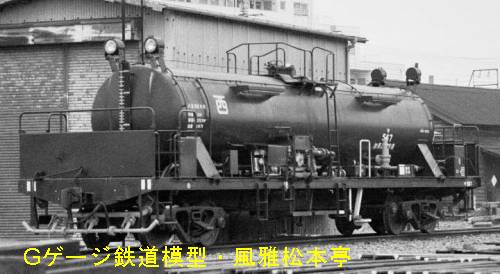 ウィード・デストロイヤー(Weed destroyer)の例、日本国有鉄道ヤ550型。1982年(昭和57年)12月、国鉄拝島(はいじま：東京都昭島市)駅にて撮影。