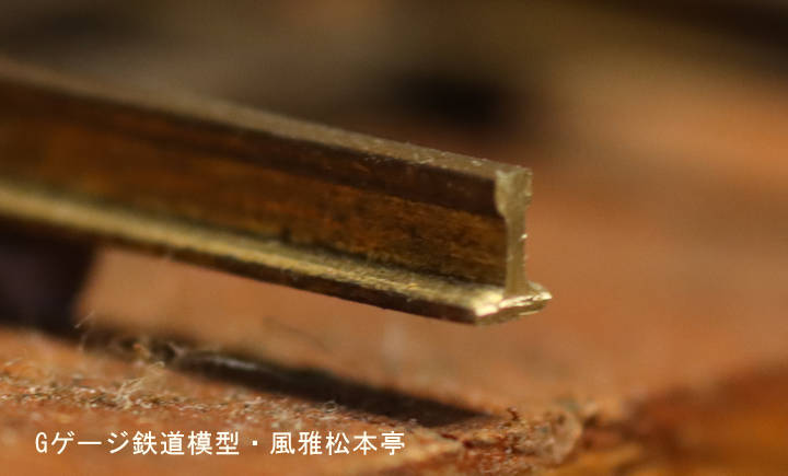 XURON製トラックカッター(品番2175B)の大きさの比較。