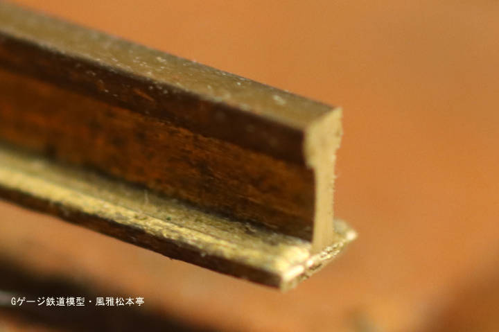 XURON製トラックカッター(品番2175B)の切断見本。