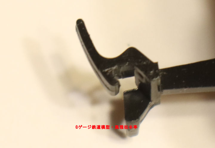 NMRA規格のX2F型連結器。X2F coupler of NMRA, Rivarossi made log car.