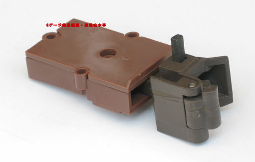 バックマン製のGゲージの車輛が使用しているナックル可動型連結器。G gauge knuckle style coupler, manufacutured by Bachmann.