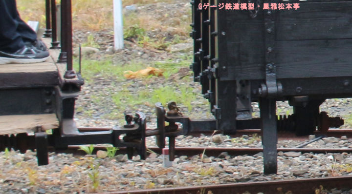 頚城鉄道で使用されている朝顔形連結器。2016(平成28年)年7月、くびきのレールパーク(旧くびき鉄道百間町駅：新潟県上越市)にて撮影。