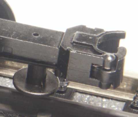 アトラスO製台車のナックル可動型連結器。O gauge knuckle style coupler, manufacutured by Atlas-O.